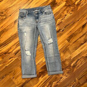 Womens Maurices Distressed Crop Jeans Size 7/8 (small dark discoloration)